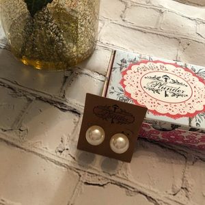 Plunder Pearl Earrings